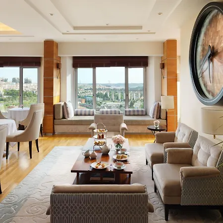 Отель Corinthia 5*