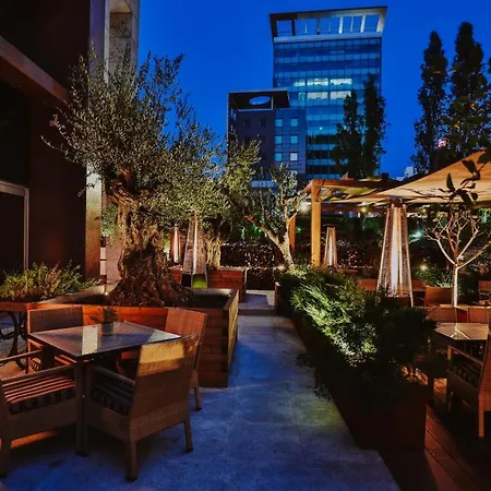 Corinthia Готель