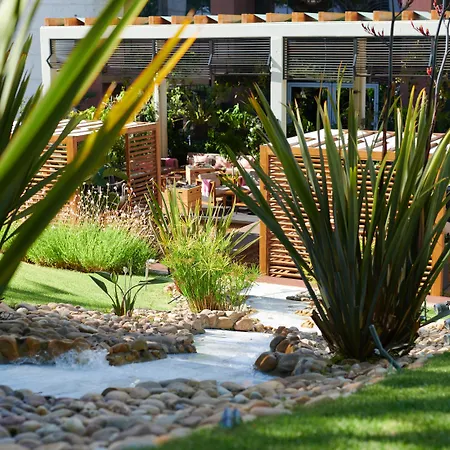 Corinthia Готель