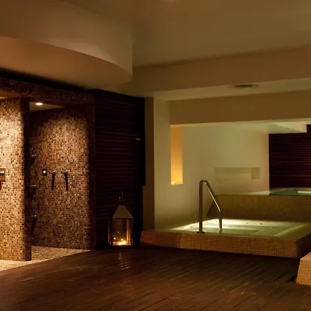 호텔 Corinthia 5*