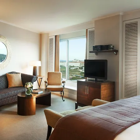 מלון Corinthia 5*