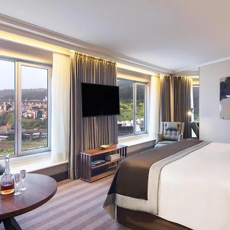 מלון Corinthia 5*
